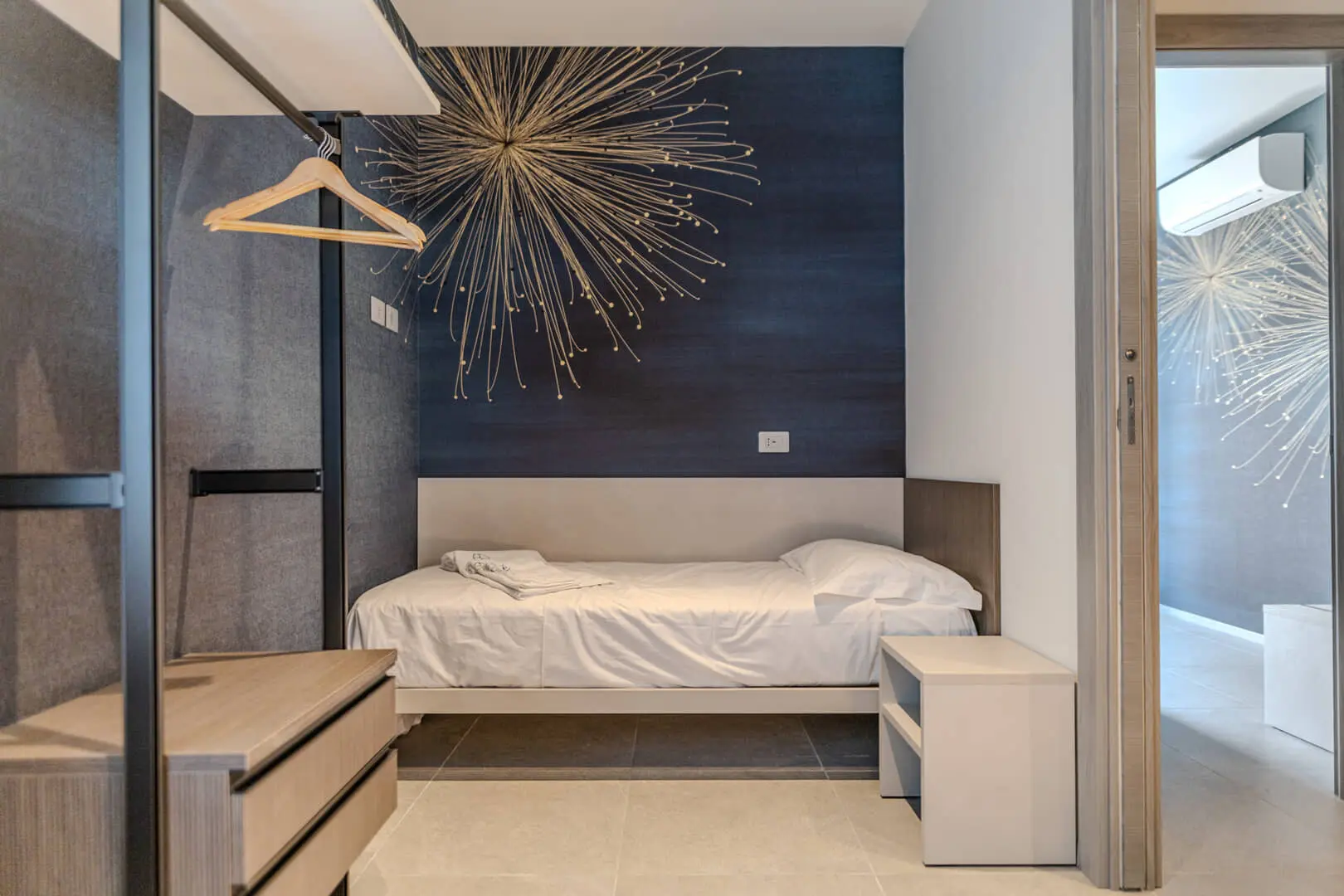 Elegante-camera-da-letto-moderna-al-Residence-Diana